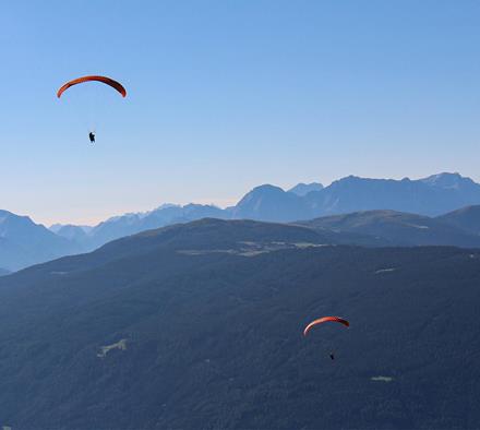 sonnenberg-hotel-meransen-suedtirol-paragliden
