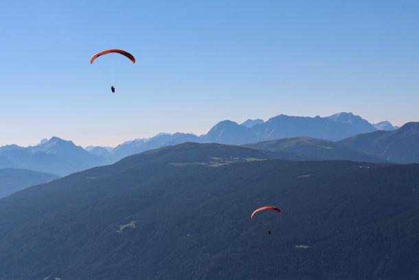 sonnenberg-hotel-meransen-suedtirol-paragliden