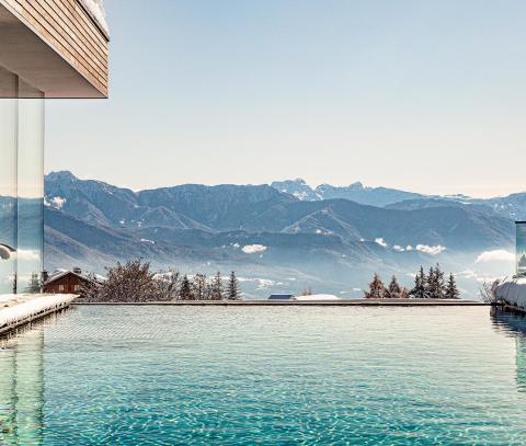 Infinity pool in inverno