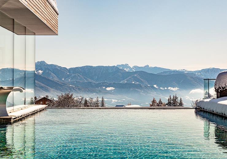 Infinity pool in inverno