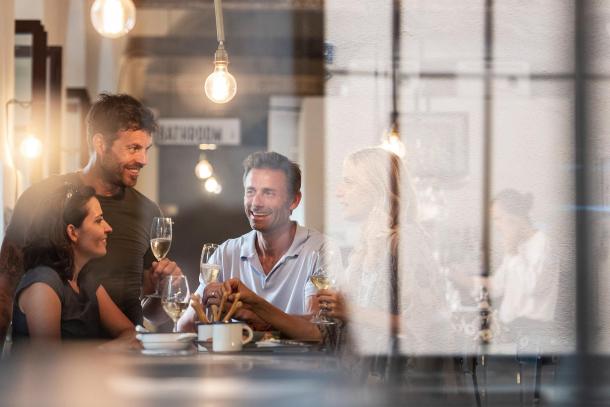 Aperitif mit Freunden