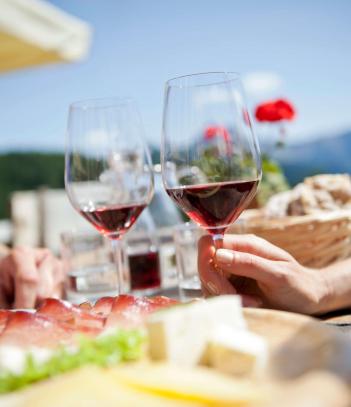 Merenda in una baita di montagna