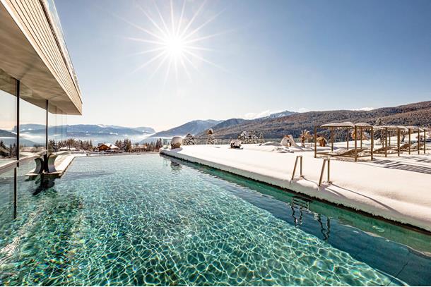 Piscina esterna in inverno